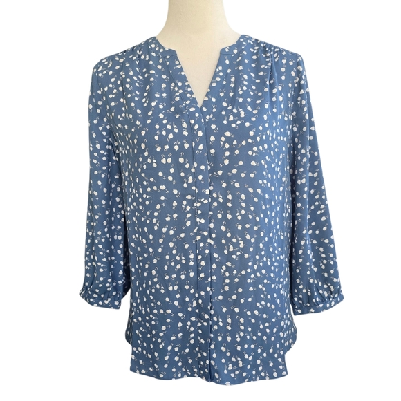 NYDJ Blue White Floral Patterned Blouse 3/4 Sleeves Hidden Button Size XS NWT - Picture 1 of 6